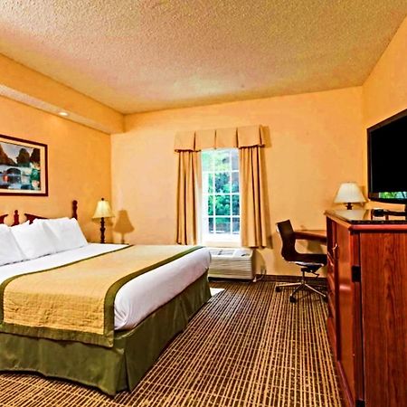 Hotel Baymont By Wyndham Columbia Maury Exterior foto
